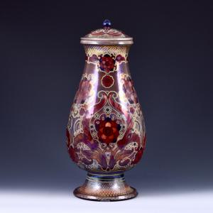 Potiche with stylized floral decoration
